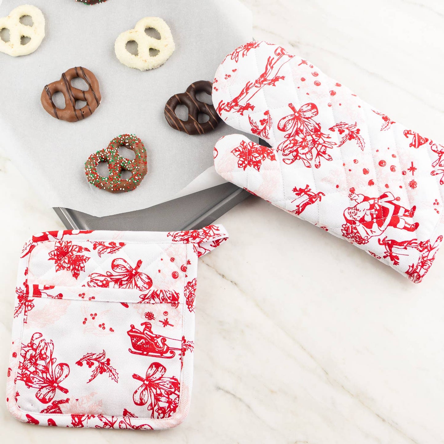 Santa Toile Oven Mitt Set